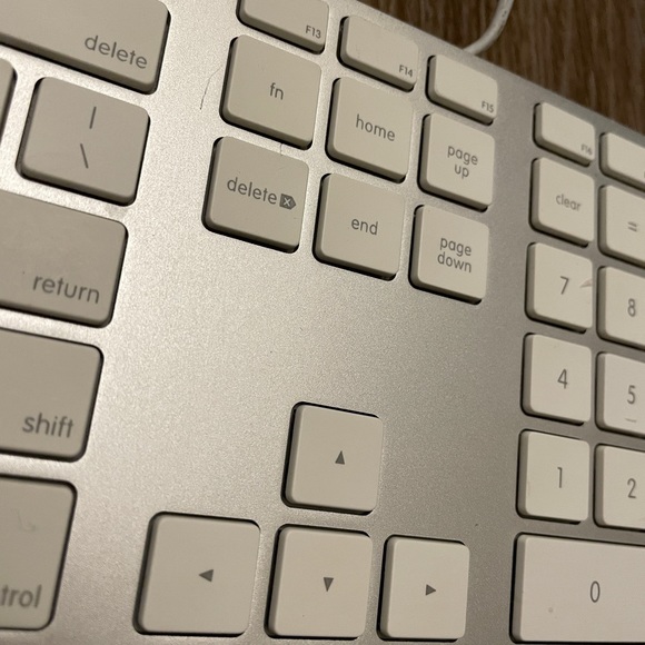 Apple Keyboard with USB - Picture 10 of 11
